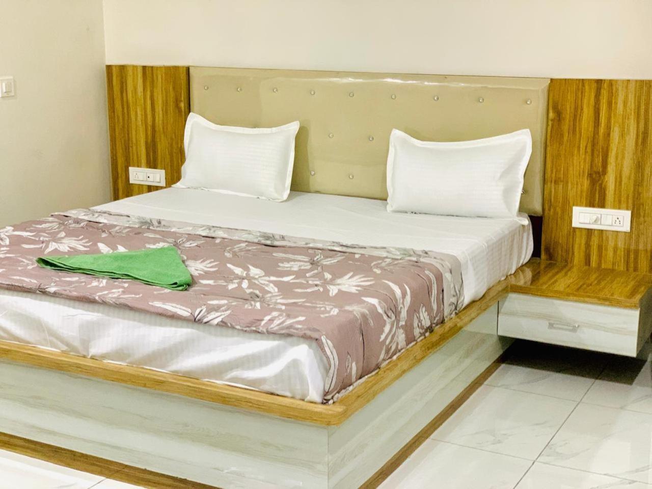 The Silver Tulip Hotel Ludhiana Exterior photo